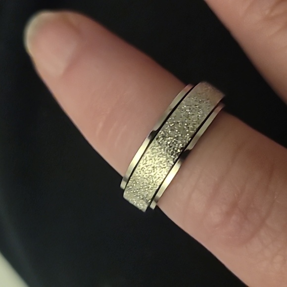 SET OF 8 SPINNER RINGS!! - Picture 7 of 11